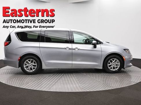 Used 2023 Chrysler Voyager LX FWD image 4