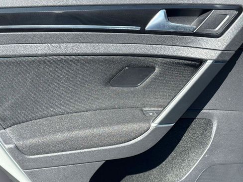 Used 2017 Volkswagen Golf S image 11