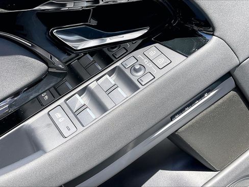New 2026 Land Rover Range Rover Evoque Hoxton AWD/4WD image 23