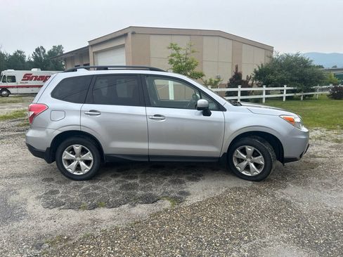 Used 2016 Subaru Forester 2.5i Premium w/ All-Weather Package AWD/4WD image 3