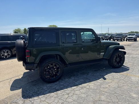 Used 2023 Jeep Wrangler Unlimited Sahara w/ Cold Weather Group AWD/4WD image 6