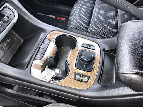 Used 2021 GMC Acadia SLE w/ Driver Convenience Package image 20