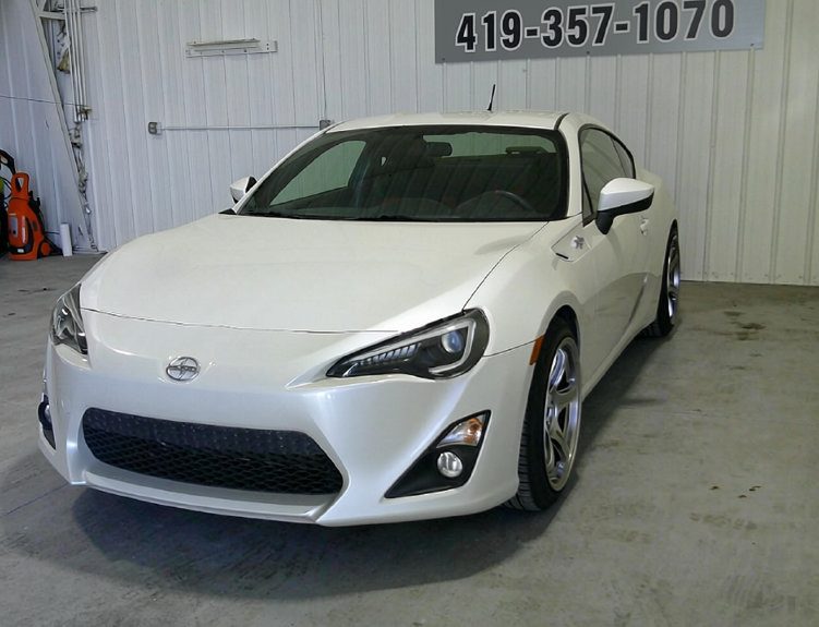 Used 2013 Scion FR-S RWD image 2