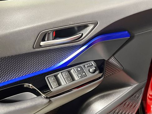 Used 2020 Toyota C-HR XLE image 17