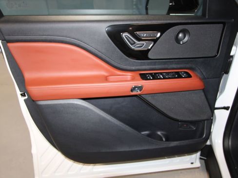 Used 2025 Lincoln Aviator Reserve w/ Jet Appearance Package image 5