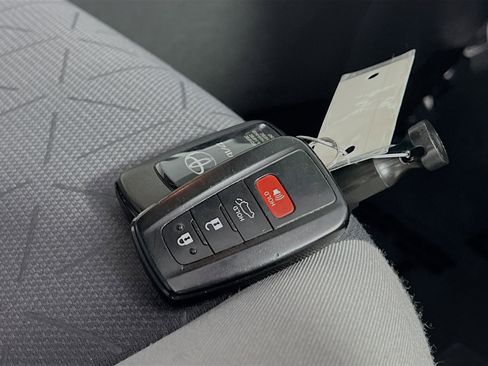 Used 2019 Toyota RAV4 XLE image 36