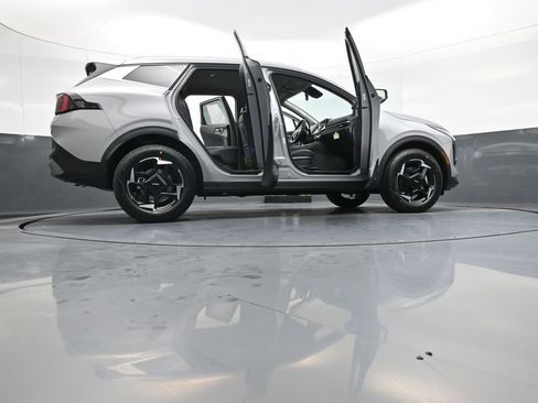 New 2026 Kia Sportage EX image 47