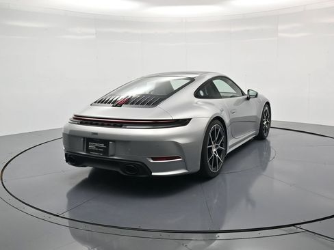 Used 2025 Porsche 911 Carrera T RWD image 30