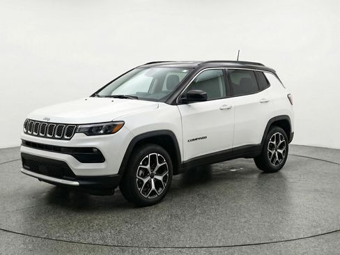 Used 2025 Jeep Compass Limited image 3