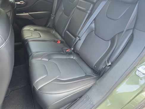 Used 2019 Jeep Cherokee Limited AWD/4WD image 13