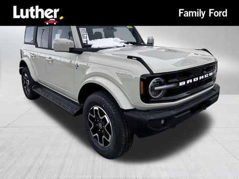 New 2025 Ford Bronco Outer Banks AWD/4WD image 1