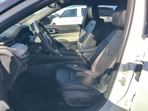 Used 2024 Jeep Compass Limited image 8