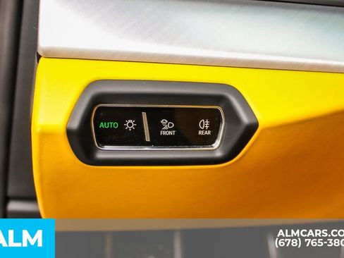 Used 2020 Lamborghini Urus AWD/4WD image 31