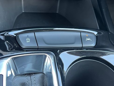 Used 2025 Chevrolet Trax LT w/ LT Convenience Package image 27