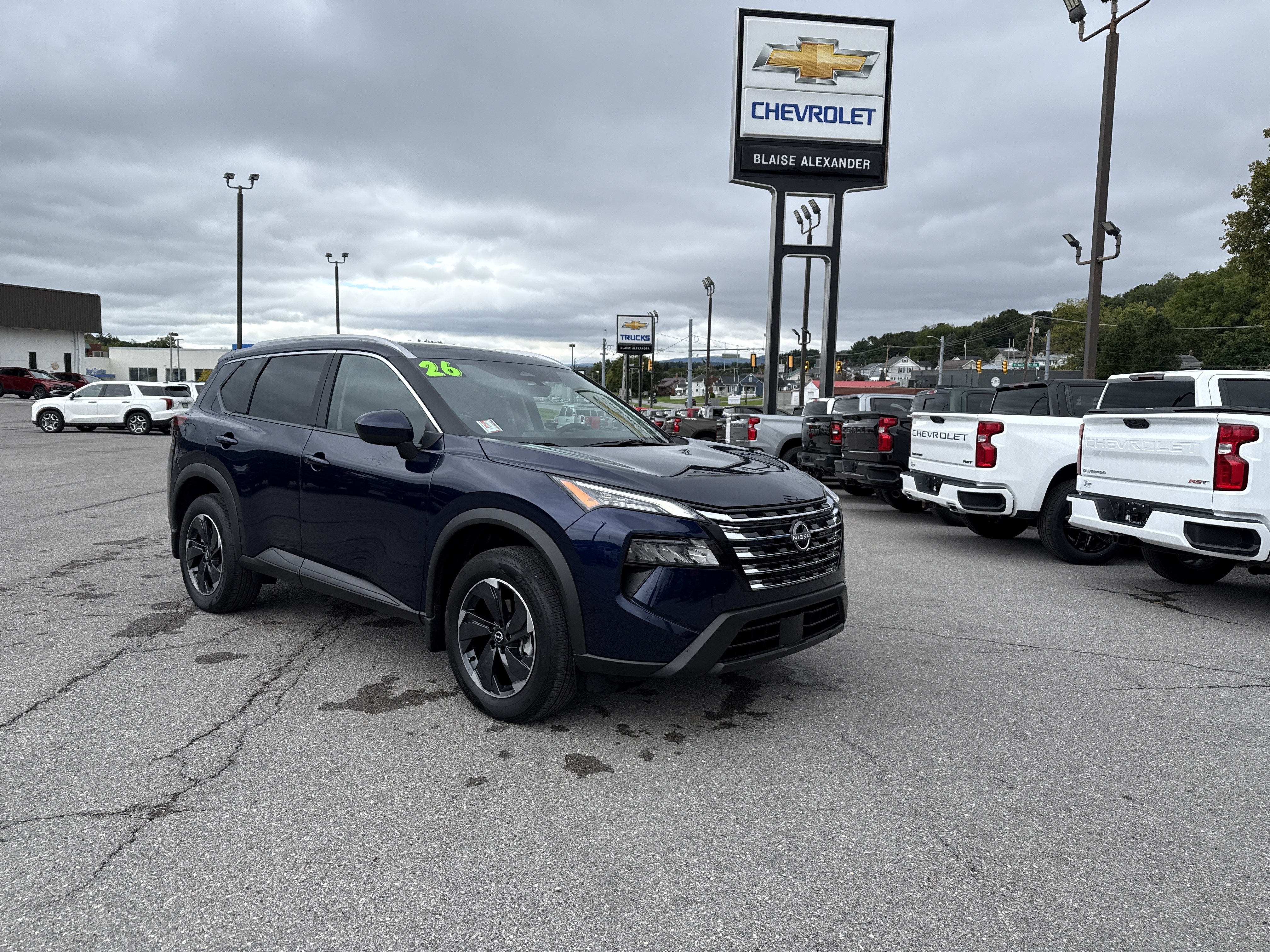 Used 2026 Nissan Rogue SV w/ SV Premium Package AWD/4WD image 1