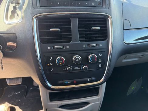 Used 2016 Dodge Grand Caravan SE w/ Quick Order Package 29E SE FWD image 17