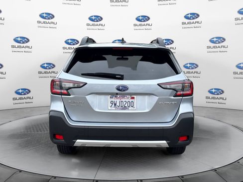 Used 2025 Subaru Outback Limited AWD/4WD image 4