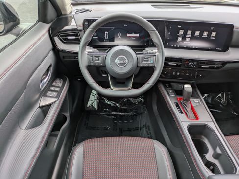Used 2026 Nissan Kicks SR w/ Cold Weather Package AWD/4WD image 14