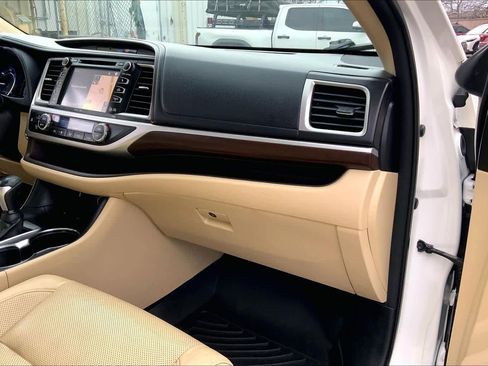 Used 2015 Toyota Highlander Limited image 18