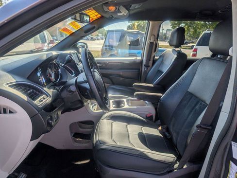 Used 2018 Dodge Grand Caravan SXT image 9