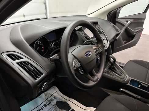 Used 2017 Ford Focus SEL image 15