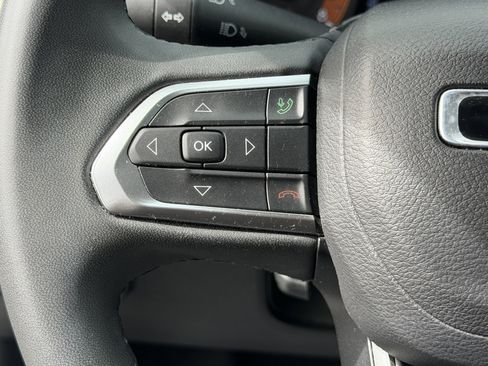 Used 2024 Jeep Compass Latitude AWD/4WD image 18