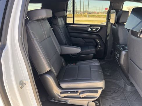 Used 2024 Chevrolet Suburban RST w/ Luxury Package image 37