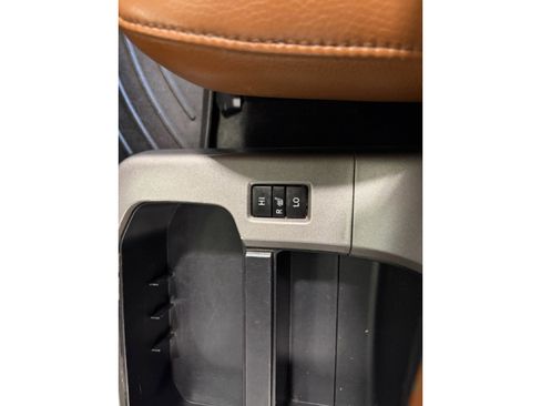 Used 2018 Toyota Sequoia Platinum AWD/4WD image 16