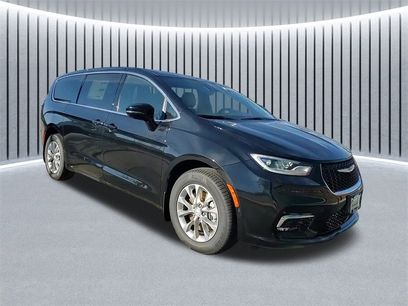 New 2026 Chrysler Pacifica Select