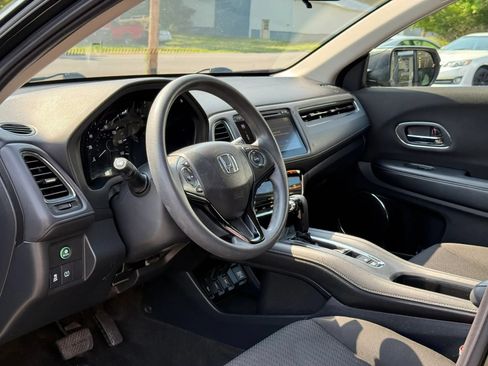 Used 2018 Honda HR-V EX image 11