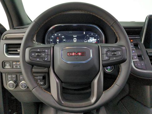 Used 2024 GMC Yukon AT4 AWD/4WD image 17