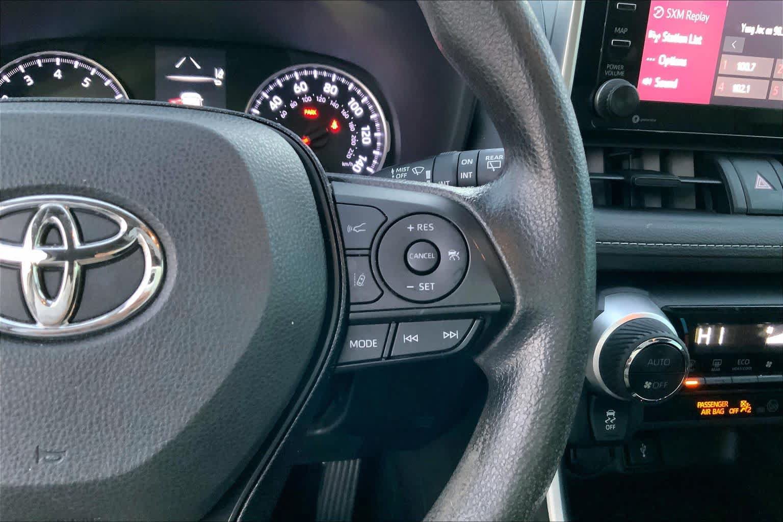 Used 2021 Toyota RAV4 XLE w/ Convenience Package FWD image 22