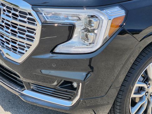 Used 2024 GMC Terrain Denali w/ Denali Premium Package AWD/4WD image 28