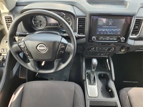 Used 2024 Nissan Frontier SV image 27
