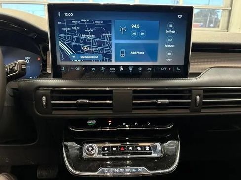 Used 2024 Lincoln Corsair AWD image 25