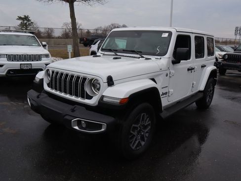 Used 2024 Jeep Wrangler Sahara image 7