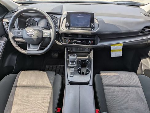 Certified 2025 Nissan Rogue SV FWD image 16
