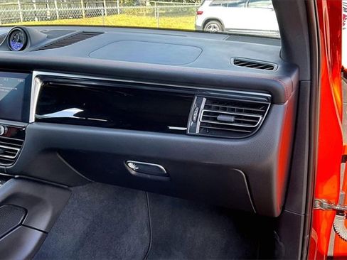 Used 2024 Porsche Macan image 23