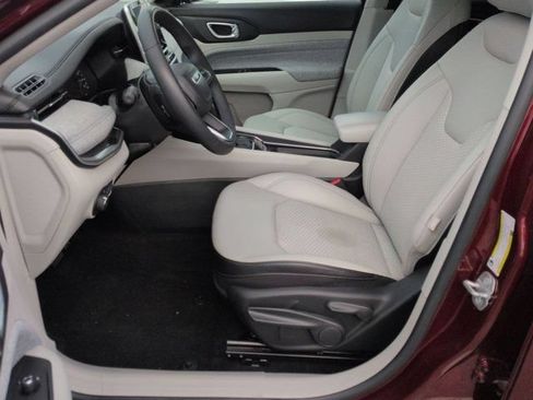 Used 2022 Jeep Compass Latitude FWD image 8