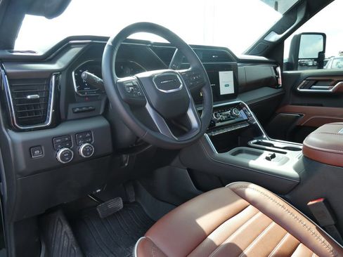 Certified 2025 GMC Sierra 3500 Denali Ultimate w/ LPO, GMC Protection Package AWD/4WD image 26