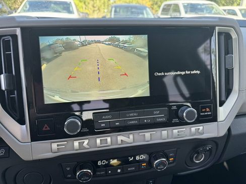 Used 2025 Nissan Frontier SV w/ SV Convenience Package RWD image 6