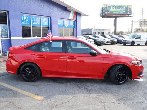 Used 2022 Honda Civic Sport image 2