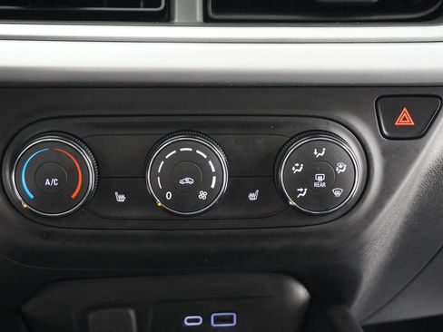 Used 2025 Chevrolet Trax RS w/ Sunroof Package image 26