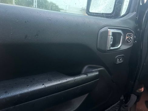 Used 2024 Jeep Wrangler Unlimited Sport AWD/4WD image 5