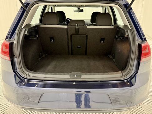 Used 2016 Volkswagen e-Golf SE w/ DC Fast Charging Package image 11