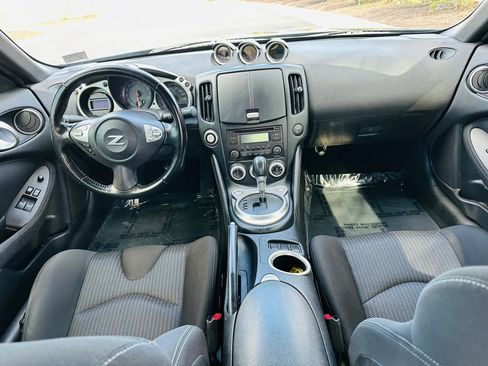 Used 2016 Nissan 370Z Coupe RWD image 9