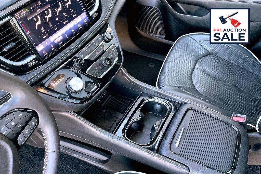 Used 2025 Chrysler Pacifica Limited FWD image 17
