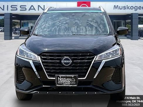Used 2024 Nissan Kicks SV FWD image 2