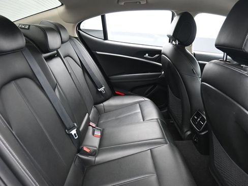 Used 2022 Genesis G70 2.0T image 15