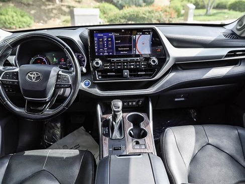 Used 2021 Toyota Highlander Platinum AWD/4WD image 9
